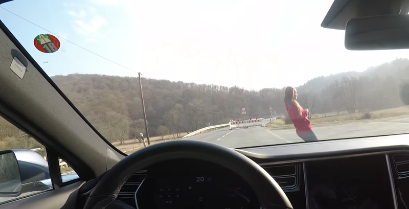 Illustration for article titled Guy Decides to Test Tesla's Autopilot Emergency Braking on His Wife